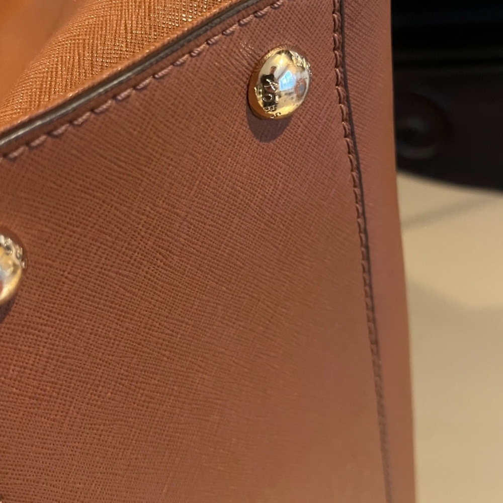 Michael Kors Large Hamilton Bag - Picture 4 of 16